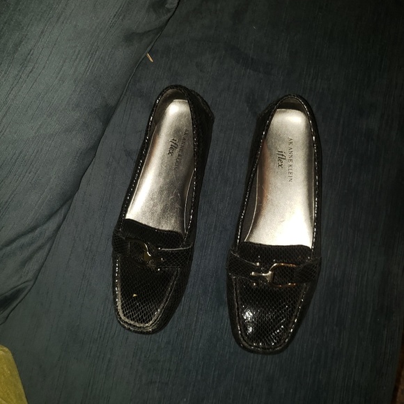 Shoes - Picture 3 of 3